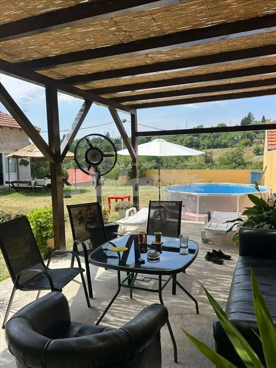 Kuća 290 m² sa poslovnim prostorom, plac 19 ari — 5