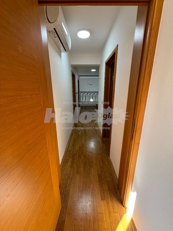 Kuća 320m² za kancelarije / kompanije / IT tim — 11
