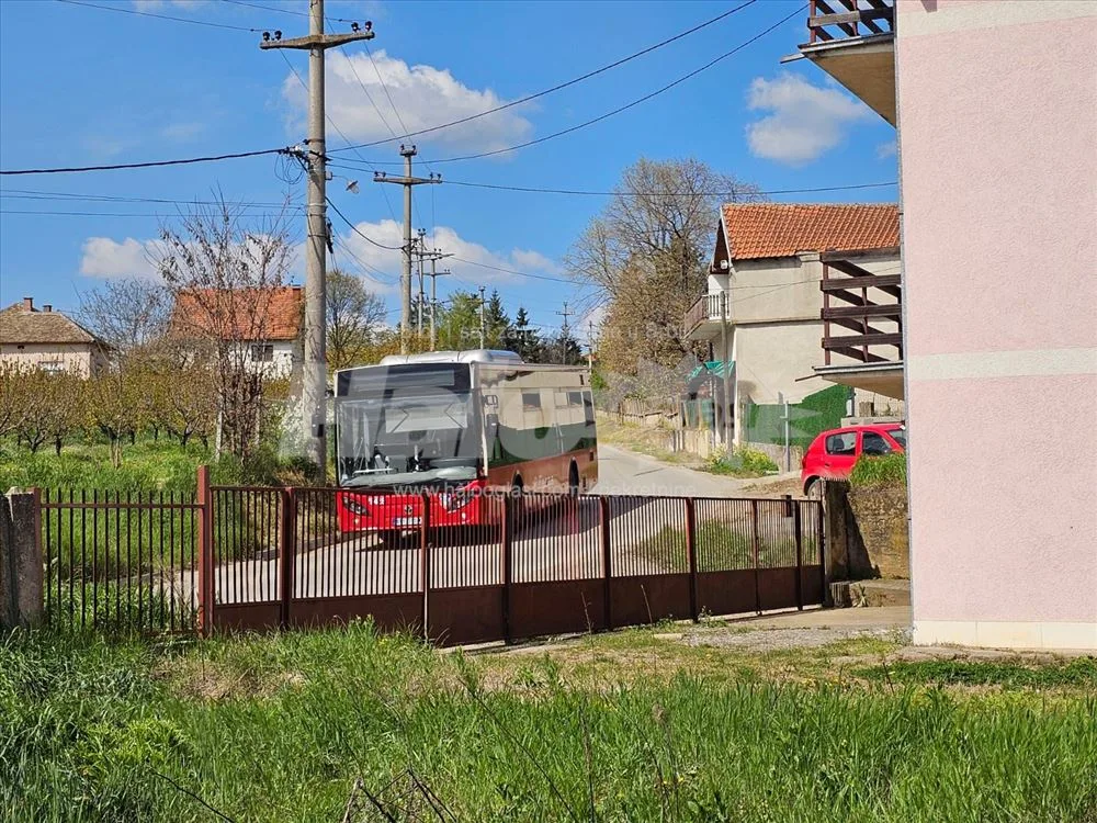 Kuća 345m², 10 ari, 20min do Gazele, 3 ulaza — 6