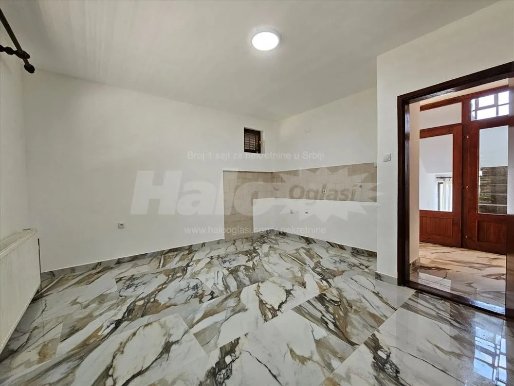 Kuća 345m², 10 ari, 20min do Gazele, 3 ulaza — 8