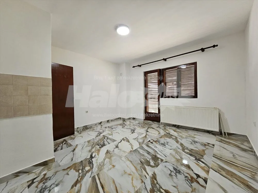 Kuća 345m², 10 ari, 20min do Gazele, 3 ulaza — 10