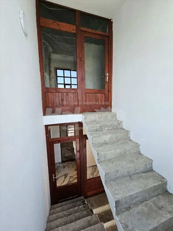 Kuća 345m², 10 ari, 20min do Gazele, 3 ulaza — 11