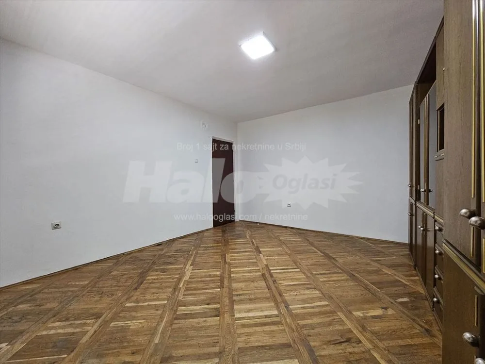 Kuća 345m², 10 ari, 20min do Gazele, 3 ulaza — 13