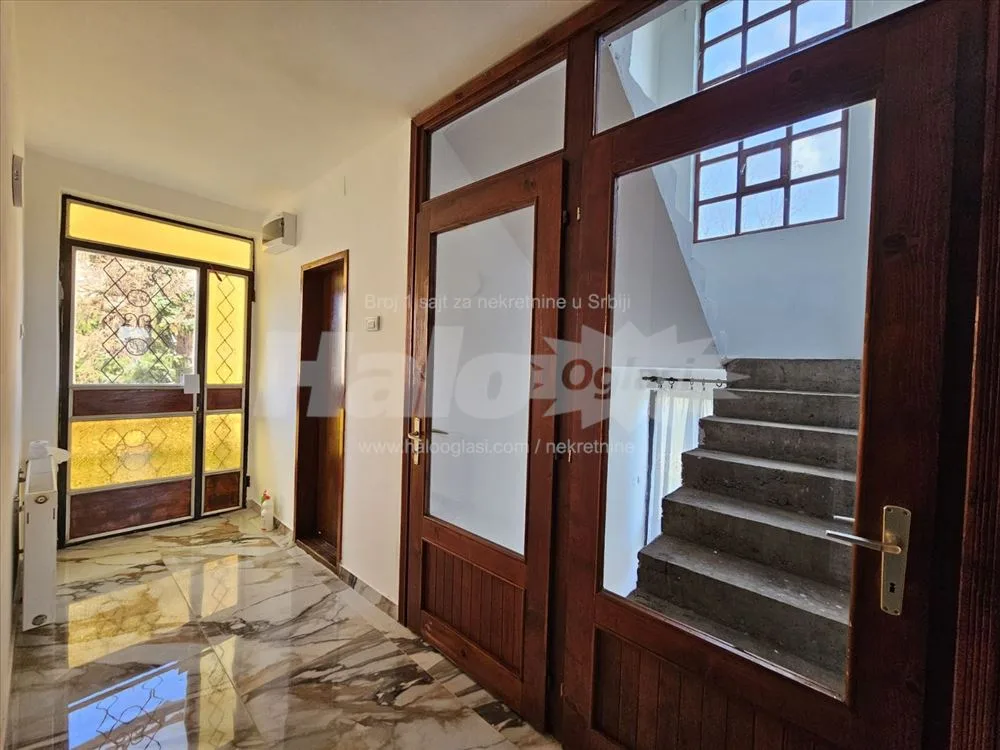 Kuća 345m², 10 ari, 20min do Gazele, 3 ulaza — 14