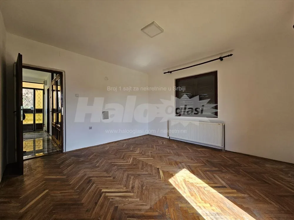 Kuća 345m², 10 ari, 20min do Gazele, 3 ulaza — 15