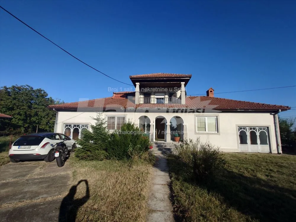 Kuća i dvorište sa bazenom - Guncati — 2