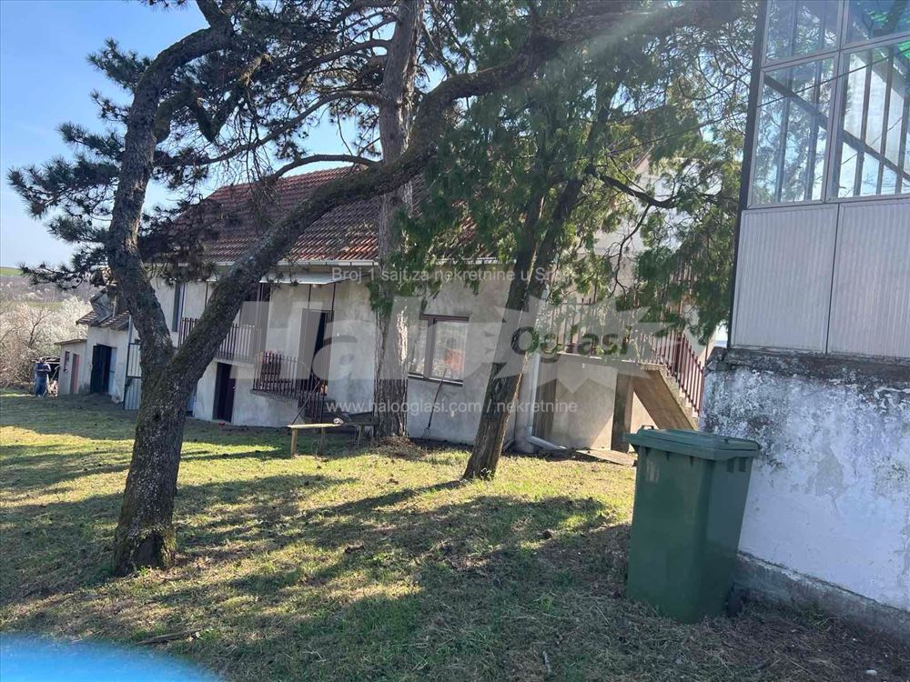 Kuća i okućnica na prodaju — 3