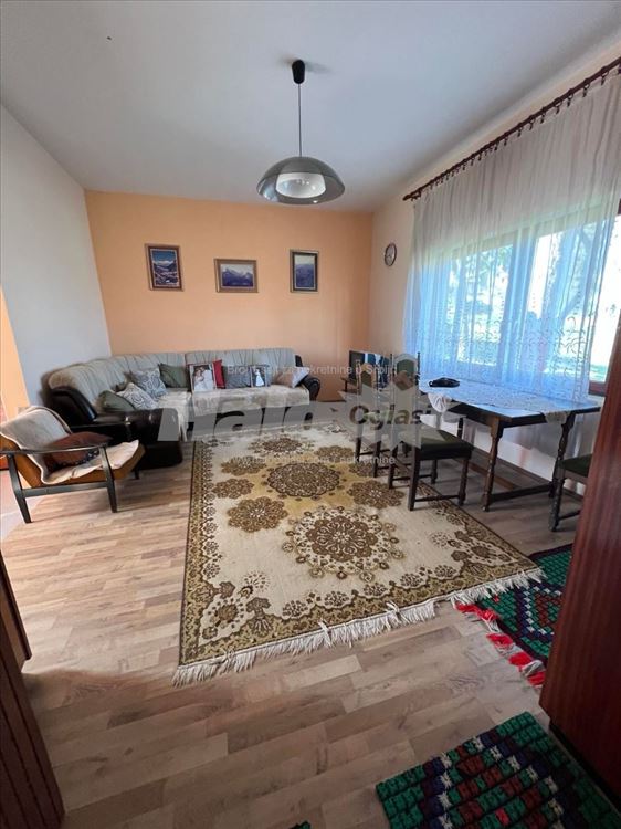 Kuća i okućnica na prodaju — 8