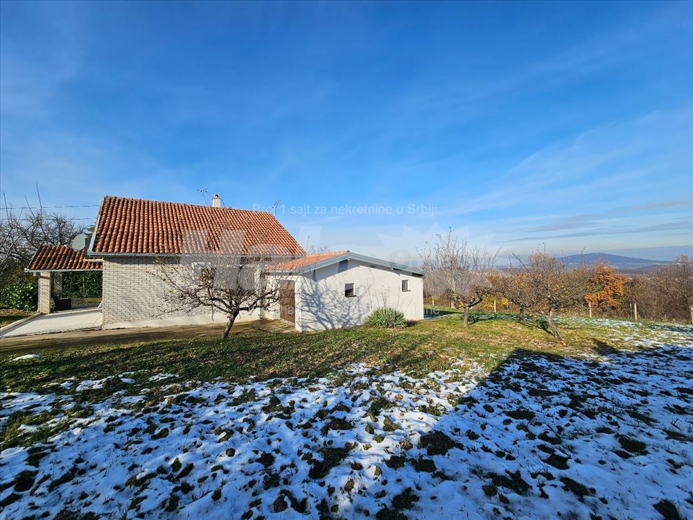 Kuća na prodaju, plac 1 hektar — 3