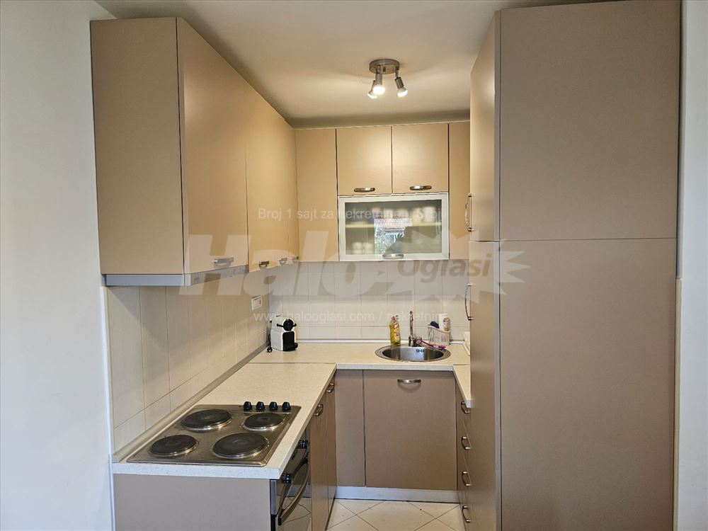 Kuća na prodaju, plac 1 hektar — 6
