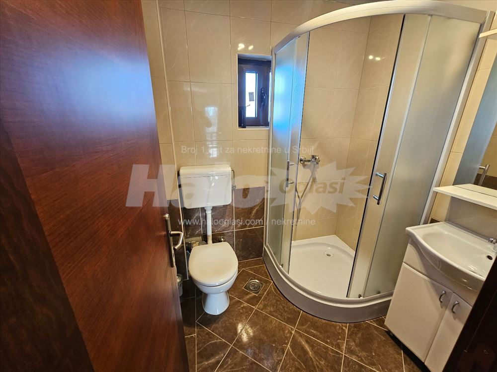 Kuća na prodaju, plac 1 hektar — 12