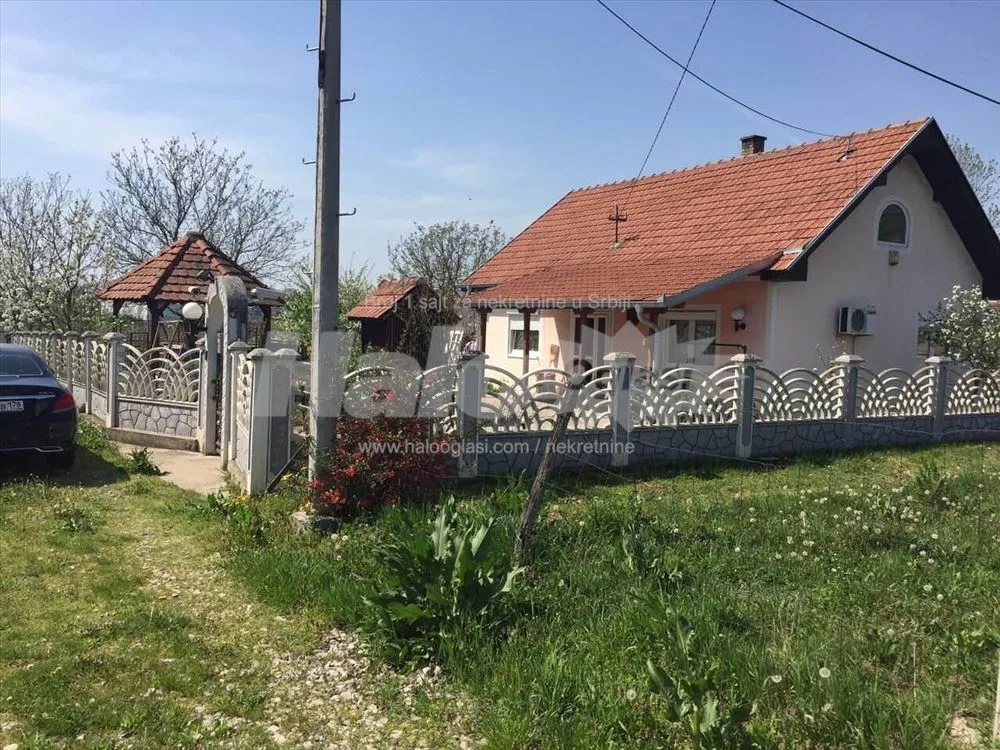 Kuća na prodaju u Mladenovcu — 2