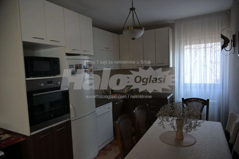 Kuća sa 3 zasebna stana – Centar 6.8km — 7