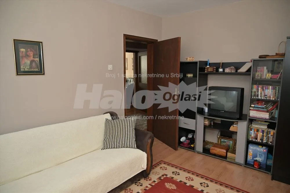 Kuća sa 3 zasebna stana – Centar 6.8km — 12