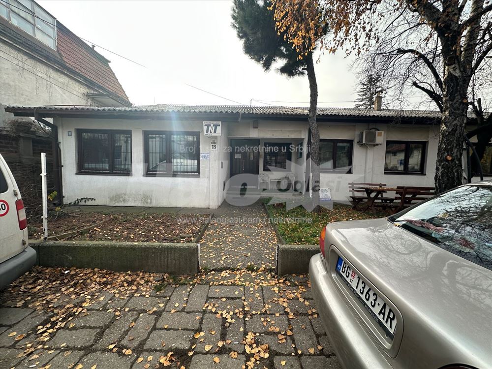 Kuća sa 4,71 ari.  Top lokacija — 3