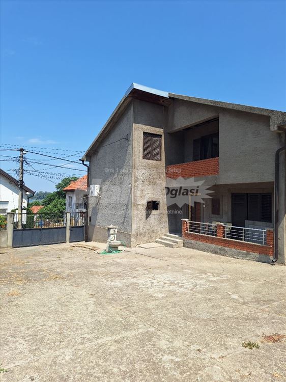 Kuća sa dvorištem, garažom, izdavanje, Višnjica — 4