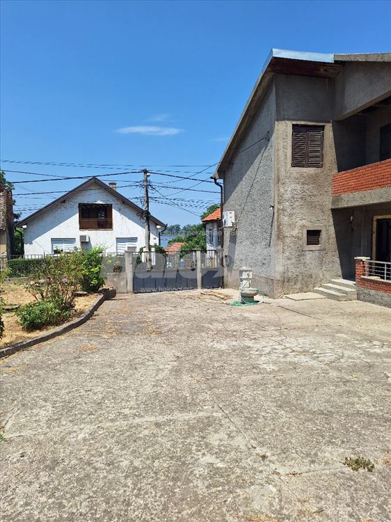 Kuća sa dvorištem, garažom, izdavanje, Višnjica — 5