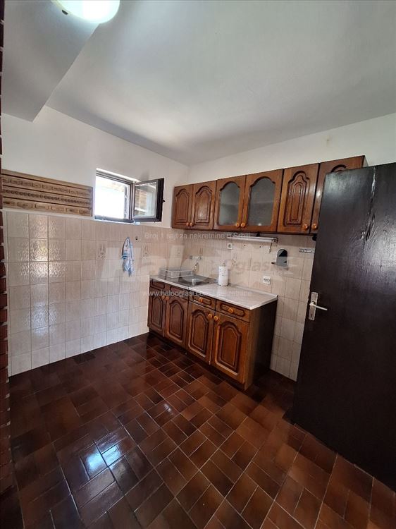 Kuća sa dvorištem, garažom, izdavanje, Višnjica — 9