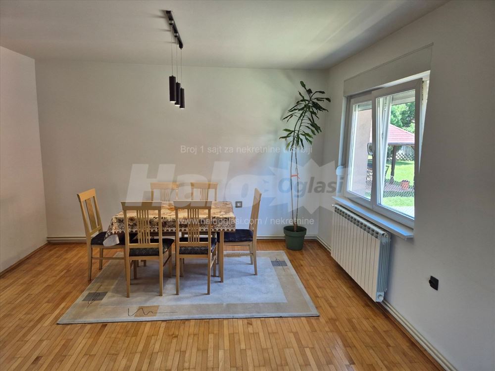 Kuća sa dvorištem — 13