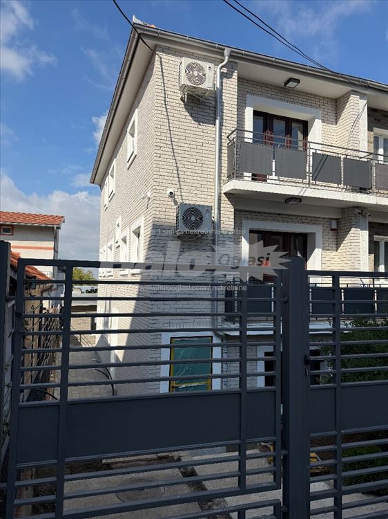 Kuća sa dvorištem — 2