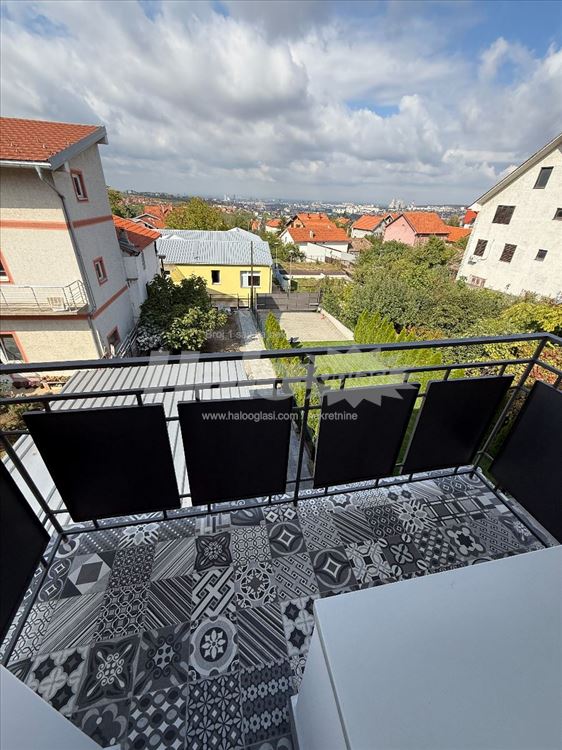 Kuća sa dvorištem — 10