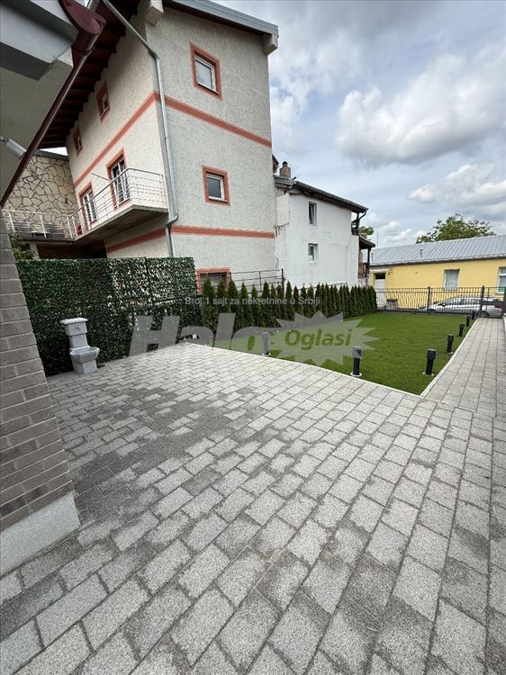 Kuća sa dvorištem — 14