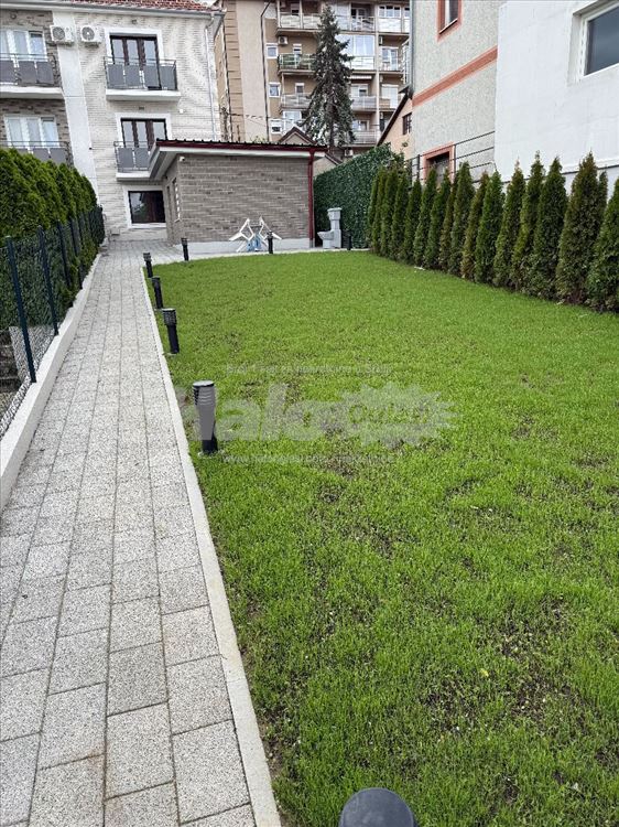 Kuća sa dvorištem — 15
