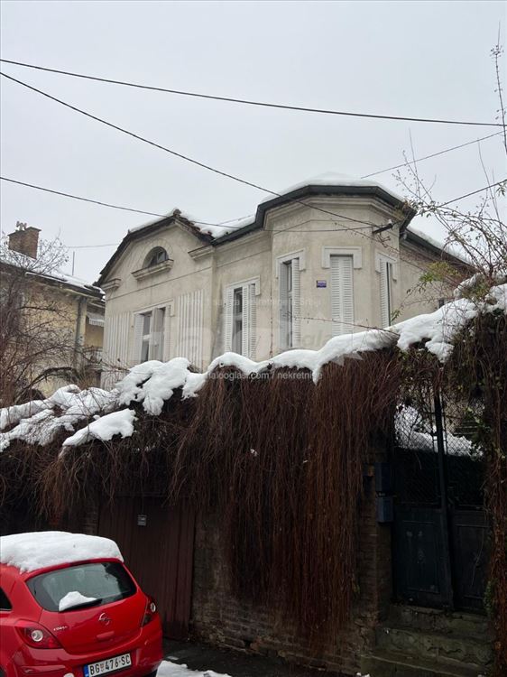 Kuća sa dvorištem u Profesorskoj Koloniji 50m2 — 2
