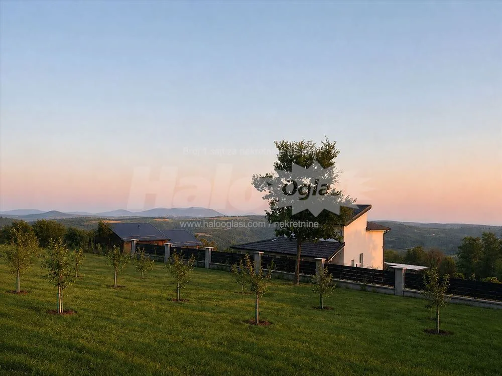 Kuća sa velikim dvorištem, voćkama, lux nameštajem — 3