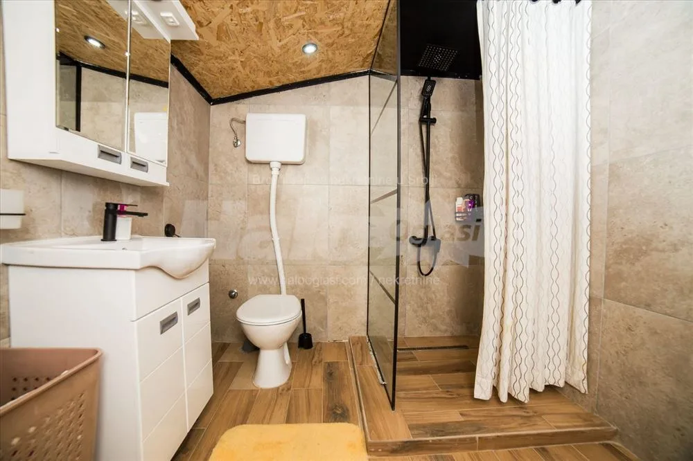 Kuća sa velikim dvorištem, voćkama, lux nameštajem — 9
