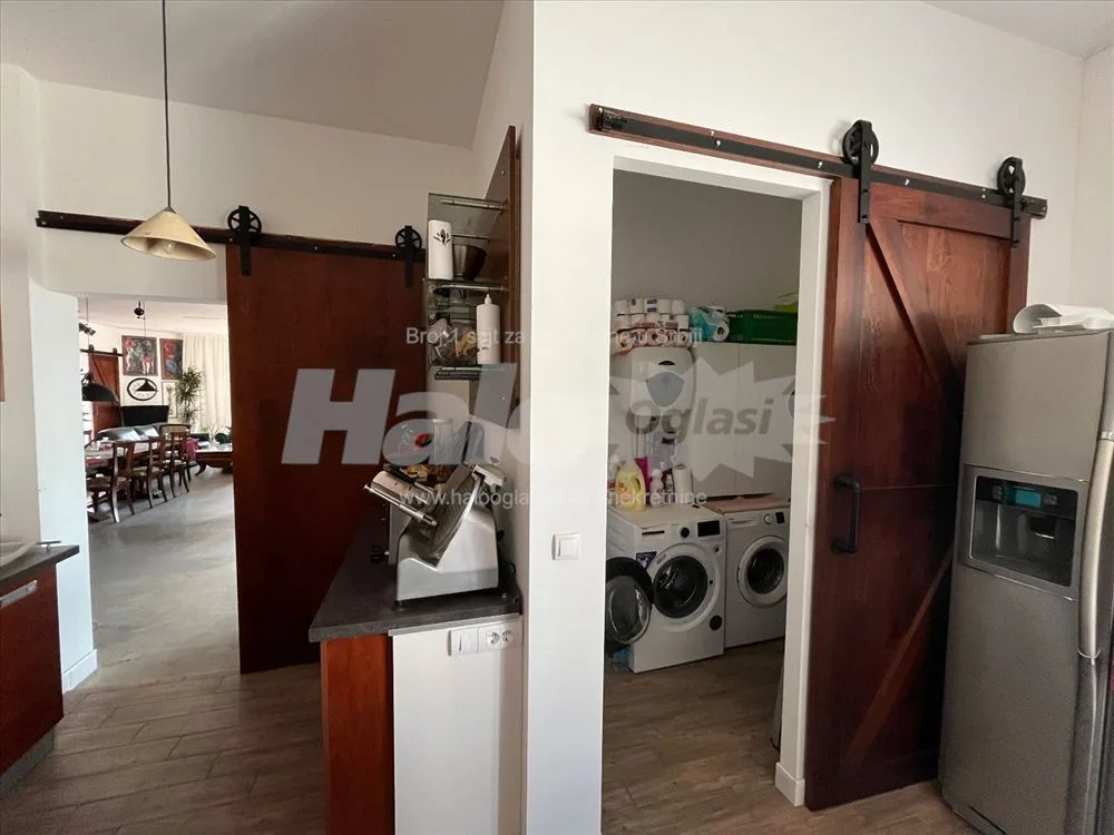 Kuća "The LOFT" 560 m2, na 30 ari placa — 3