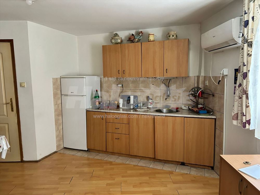 Kuća u centru Slanaca — 6