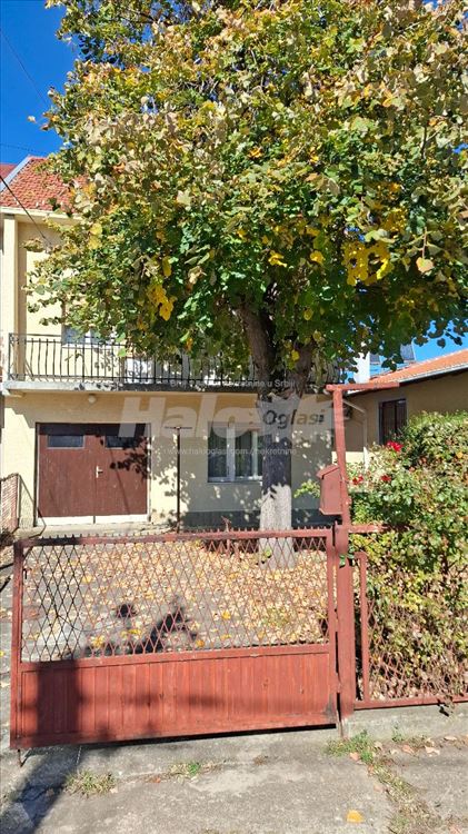Kuća u mirnom delu Sremčice - PR+P1+PK — 2