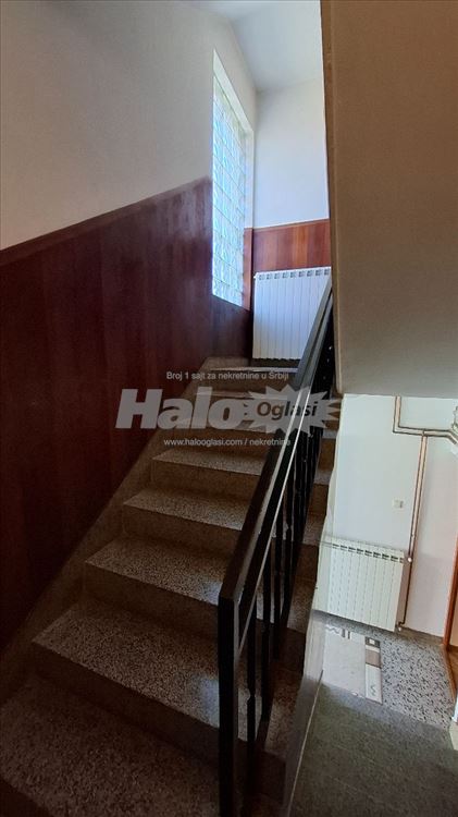 Kuća u mirnom delu Sremčice - PR+P1+PK — 11