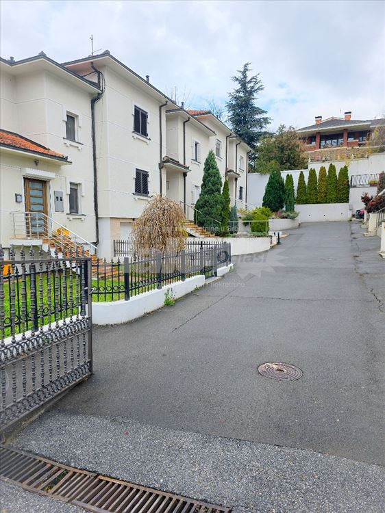 Kuća u nizu na Dedinju u ul Diane Budisavljević — 15
