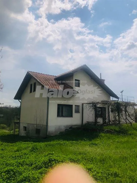 Kuća u podnožju Kosmaja - 493m2 — 2