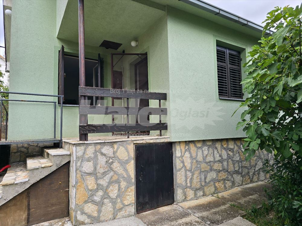 Kuća u zelenilu kod Šuplje stene — 9