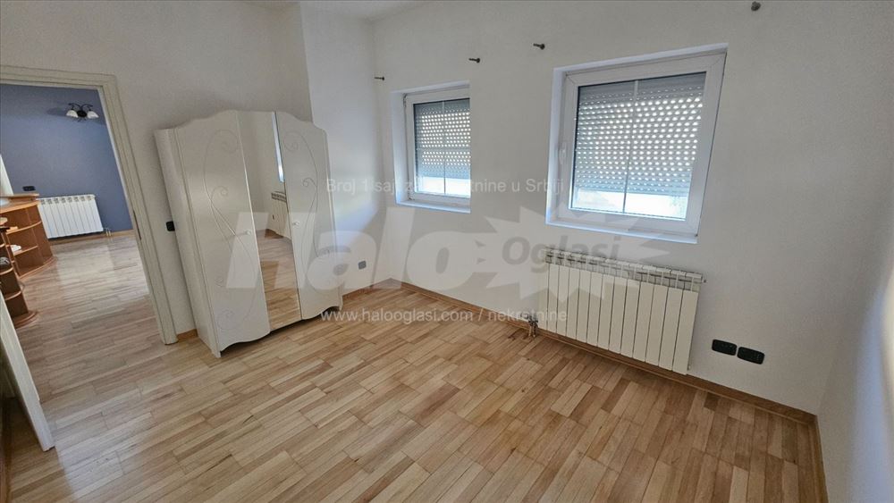 Kuća u Zemunu poslovno - stambeni prostor — 11