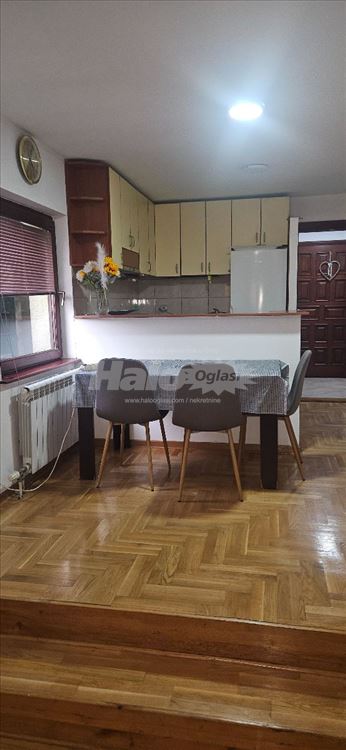 Kuća Učiteljsko naselje — 2