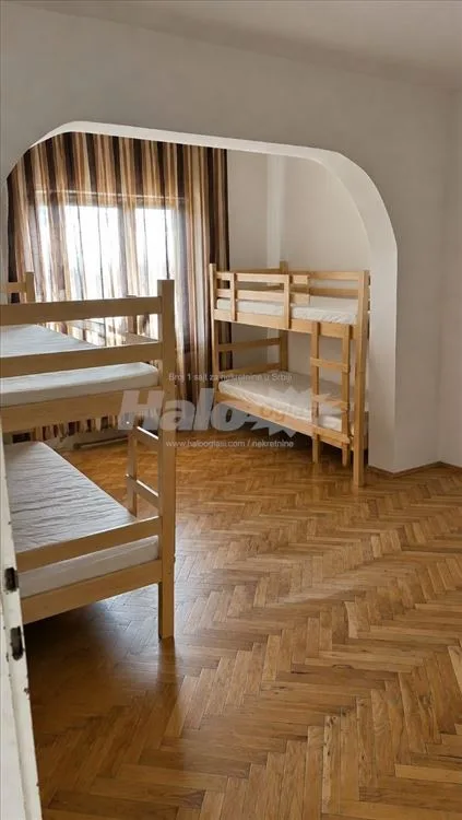 Kuća za 50 radnika Avala 350m2, dvorište 20 ari — 15