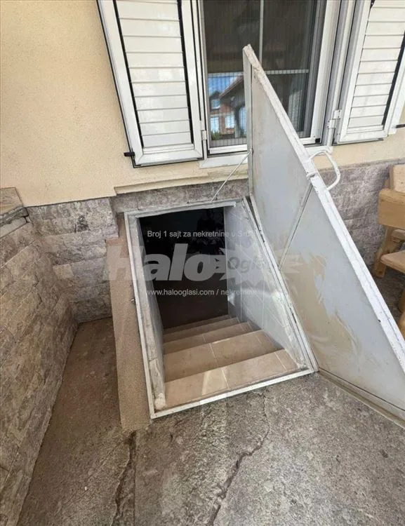 Kuća za izdavanje — 12