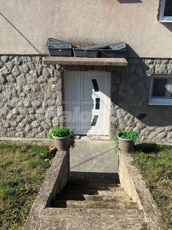 Kuca 160 kvadrata, plac 22,7 ari — 3
