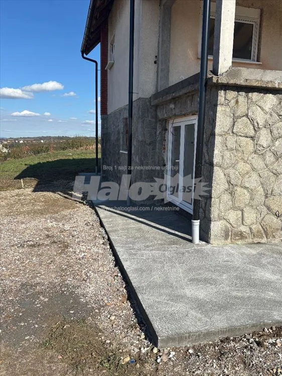 Kuca 160 kvadrata, plac 22,7 ari — 9