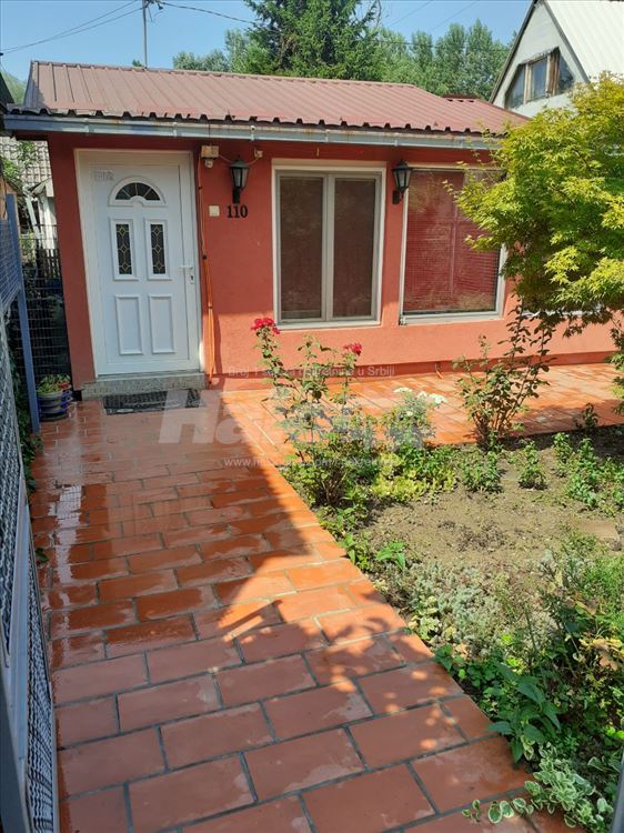 Kuca 60 m2 sa basticom — 2