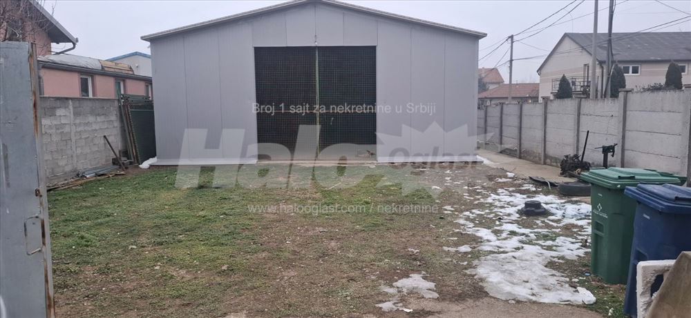 Kuca dva stana i hala za izdavanje — 2
