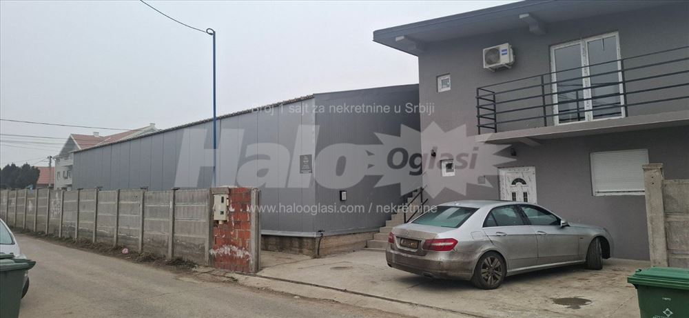 Kuca dva stana i hala za izdavanje — 6