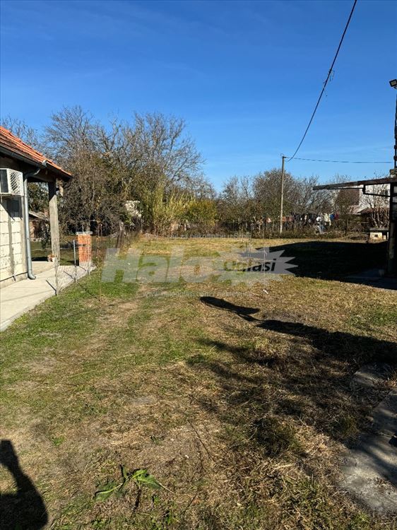 Kuca i plac - Mali Raj - struja, voda, vlasnik — 2
