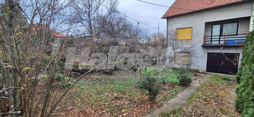 Kuca sa placem na prodaju — 3