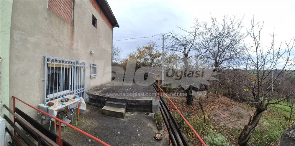Kuca sa placem na prodaju — 8