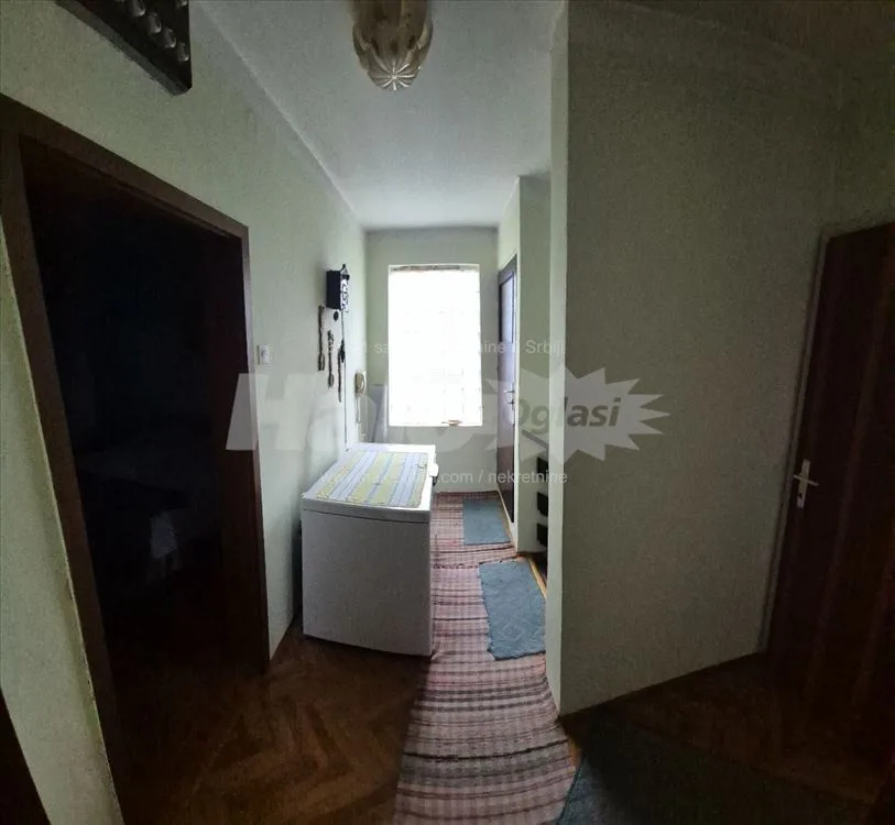 Kuca sa placem na prodaju — 13